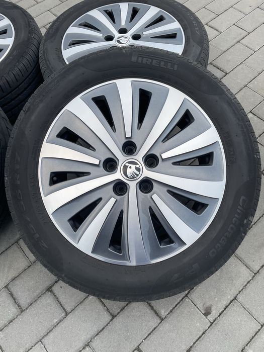 Felgi aluminiowe skoda  R17 z oponami pirelli 215/55