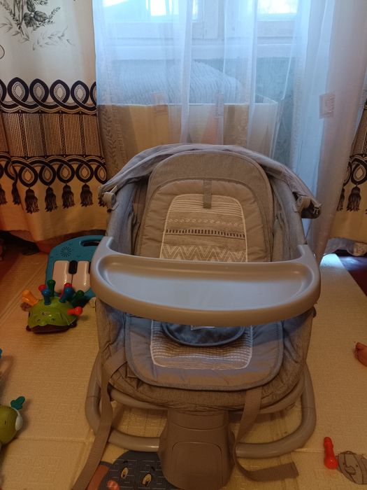 Продам заколисуючий центр-шезлонг + стільчик для годування