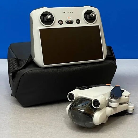 Drone DJI Mini 3 Pro Fly More Combo