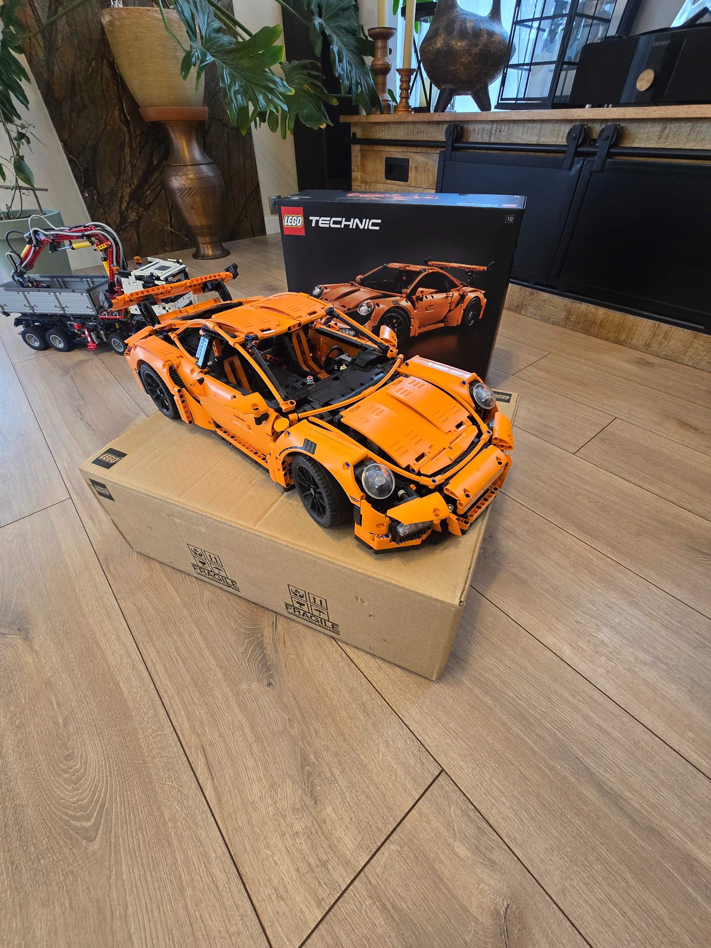 LEGO Technic Porsche 911 GT3 RS 42056  Mercedes Arocs HDS