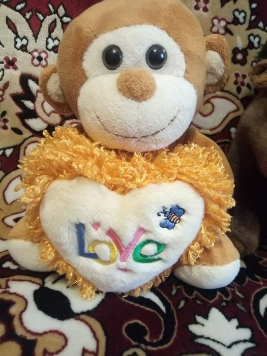 Іграшки мягкі дитячі одним лотом.