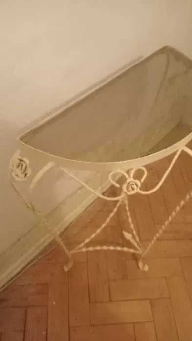 Mesa de cabeceira em ferro