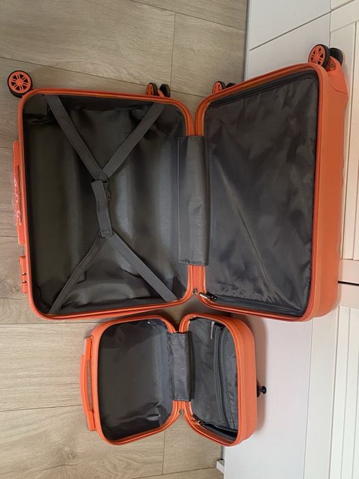 Продам валіцу на колесах