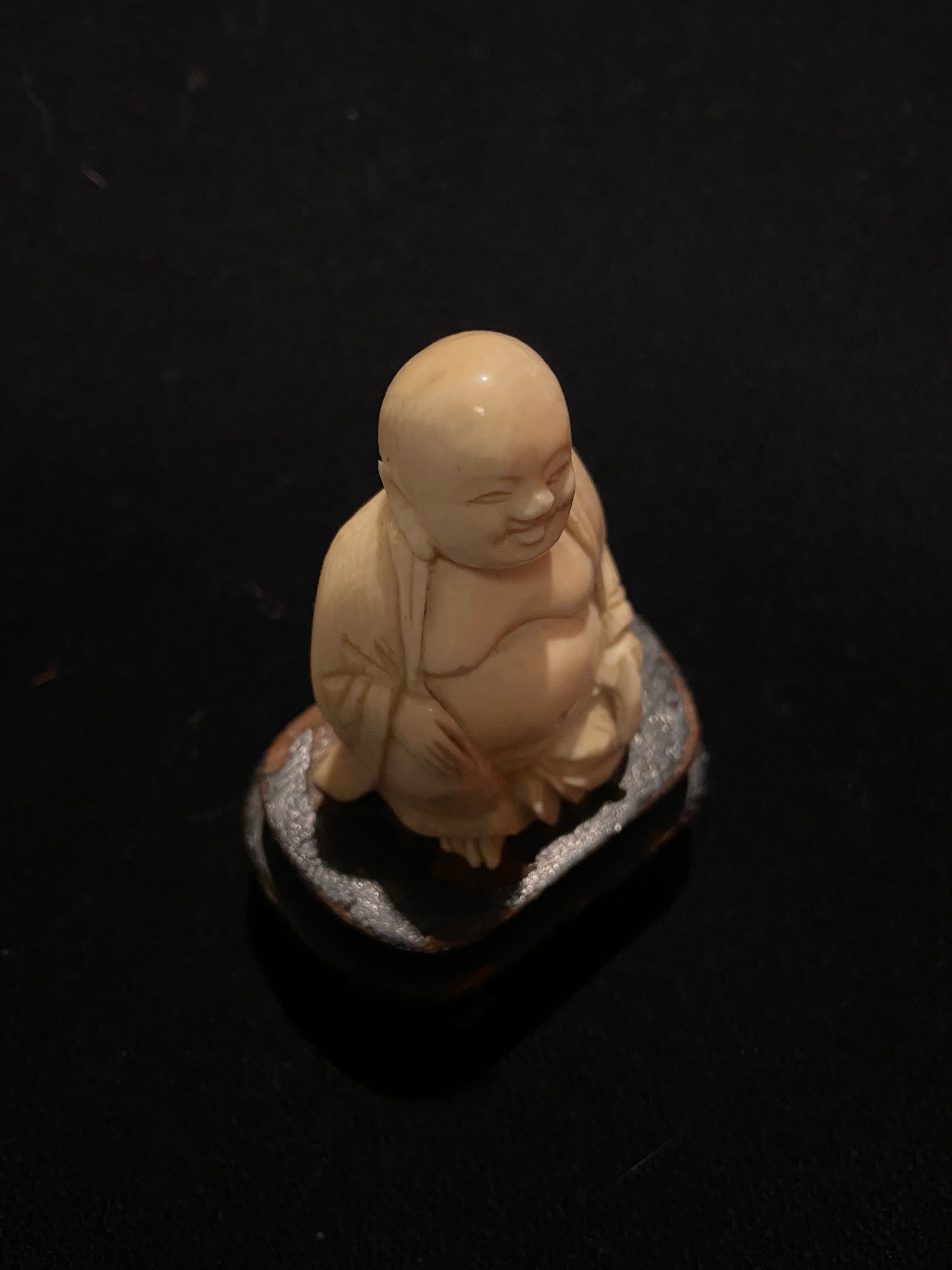 Escultura netsuke Buda antigo feito a mão