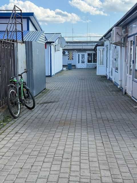 Продам ринок та магазини з орендарями