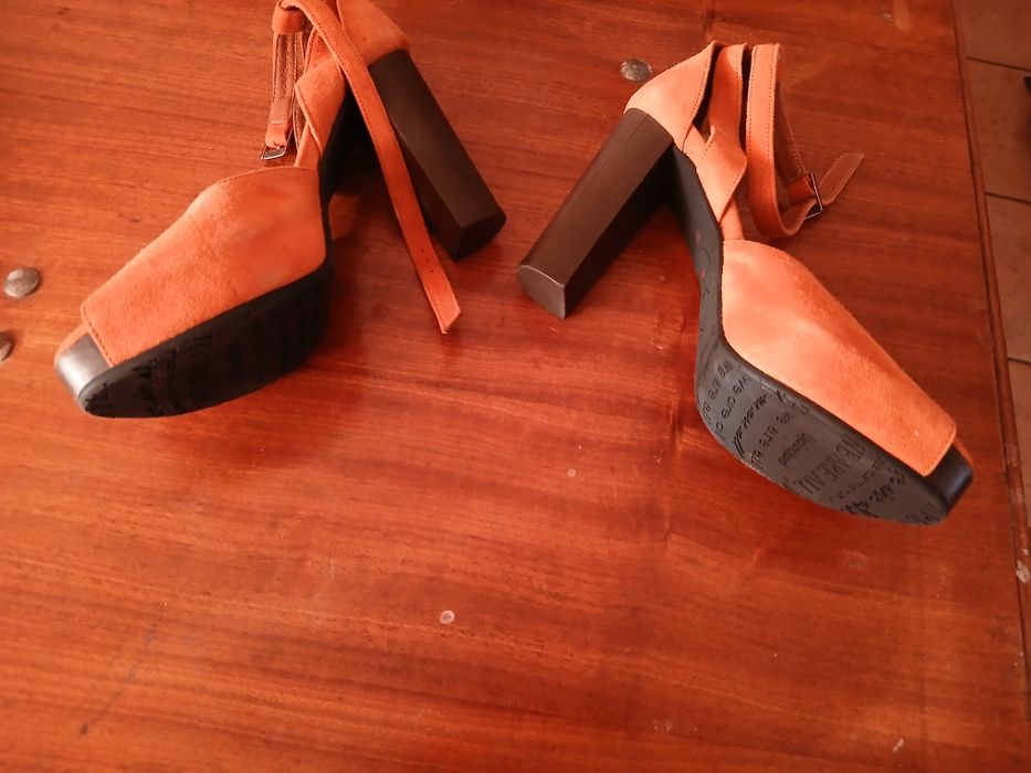 Sandálias salto alto