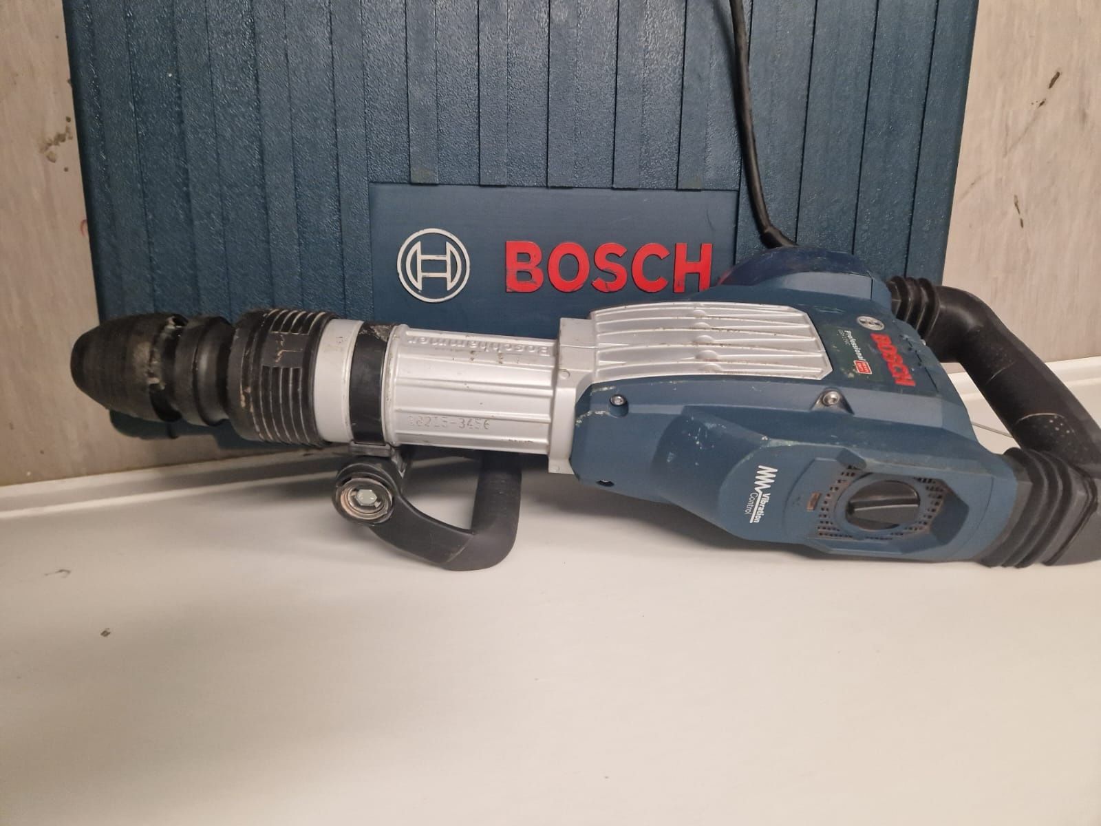 Młot wyburzeniowy Bosch GSH 11 VC