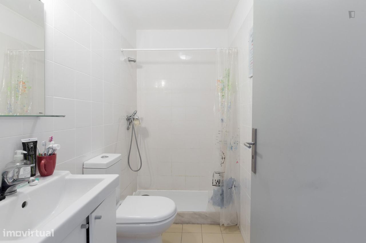 66459 - Quarto com cama de solteiro em residência
