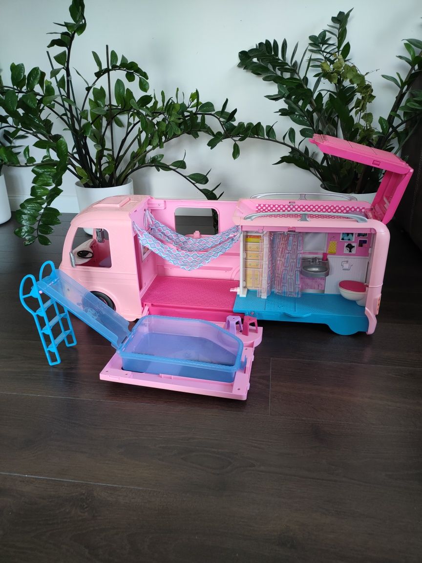 Duży kamper Barbie