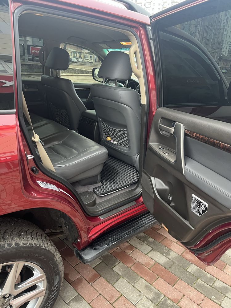 Toyota Land Cruiser 200