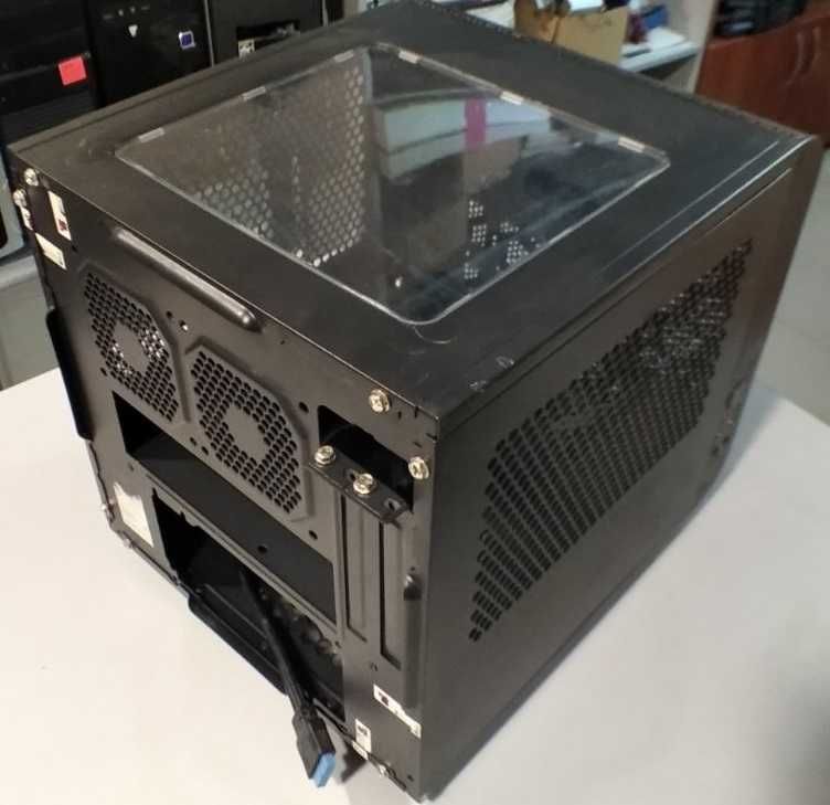 корпус Thermaltake Core V1 бу