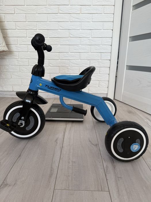 Дитячий трьохколісний велосипед