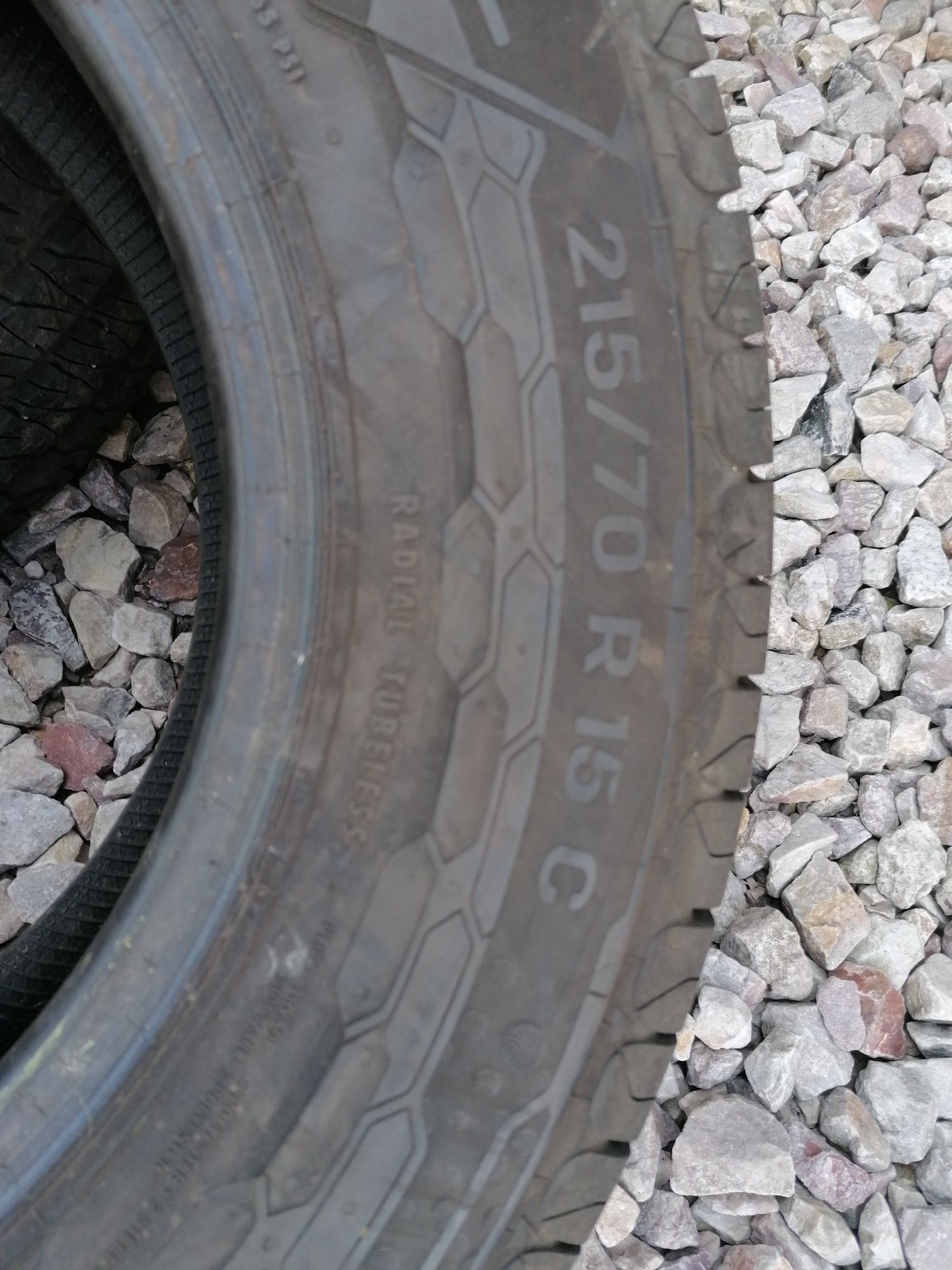 215/70/15 C Uniroyal