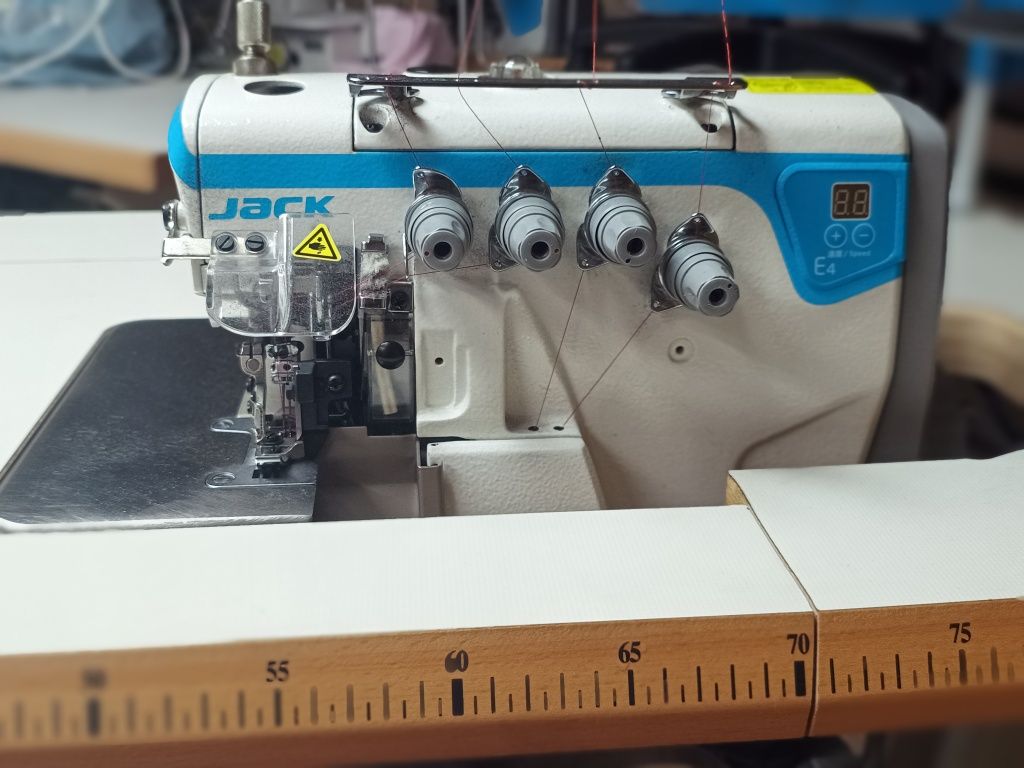 Owerlok Jack E4 stan bdb (overlock)