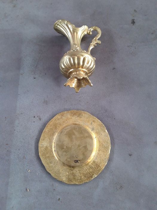 Jarro antigo em latao