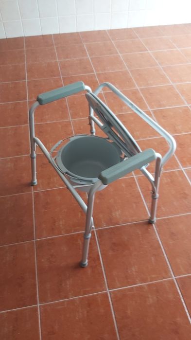 Cadeira.    banho