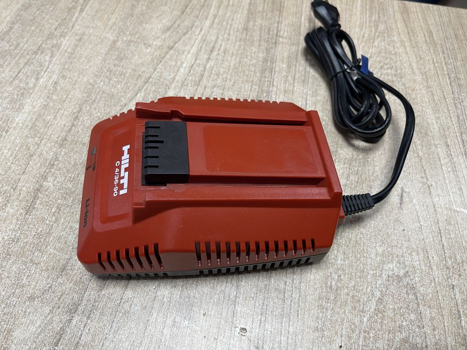 Hilti C4/36-90 / зарядний пристрій Хілті 22V