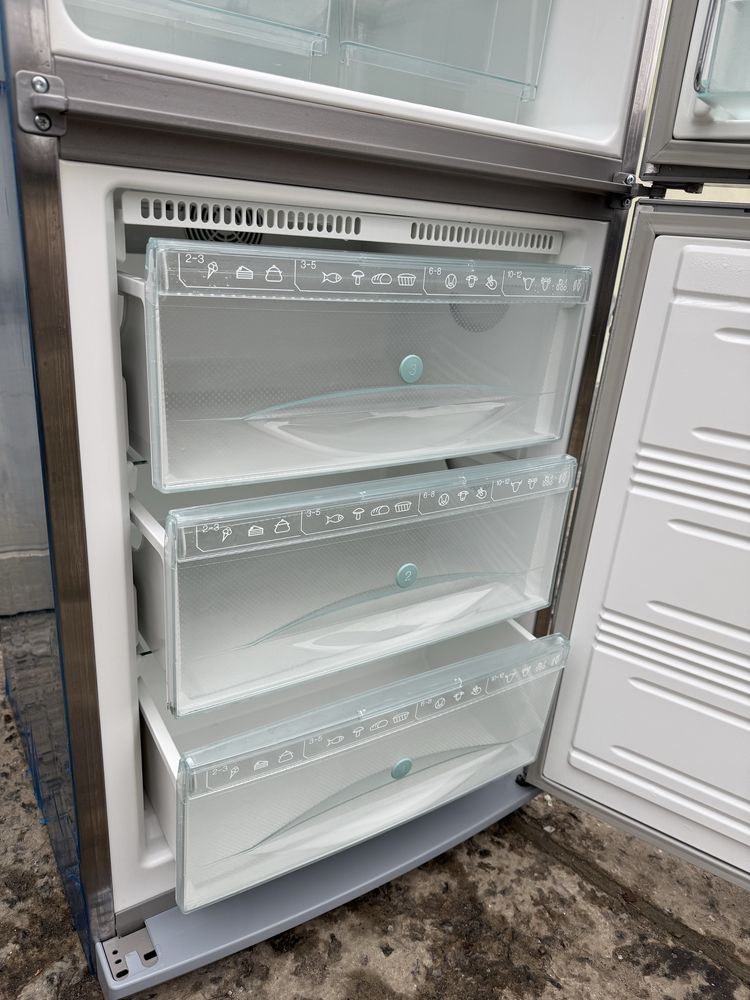 Холодильник з нержавіючоі столі 2м Miele KFN8762