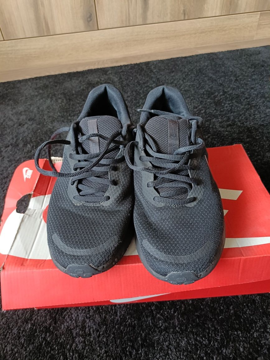 Buty Nike mlodziezowe r.40 1/2