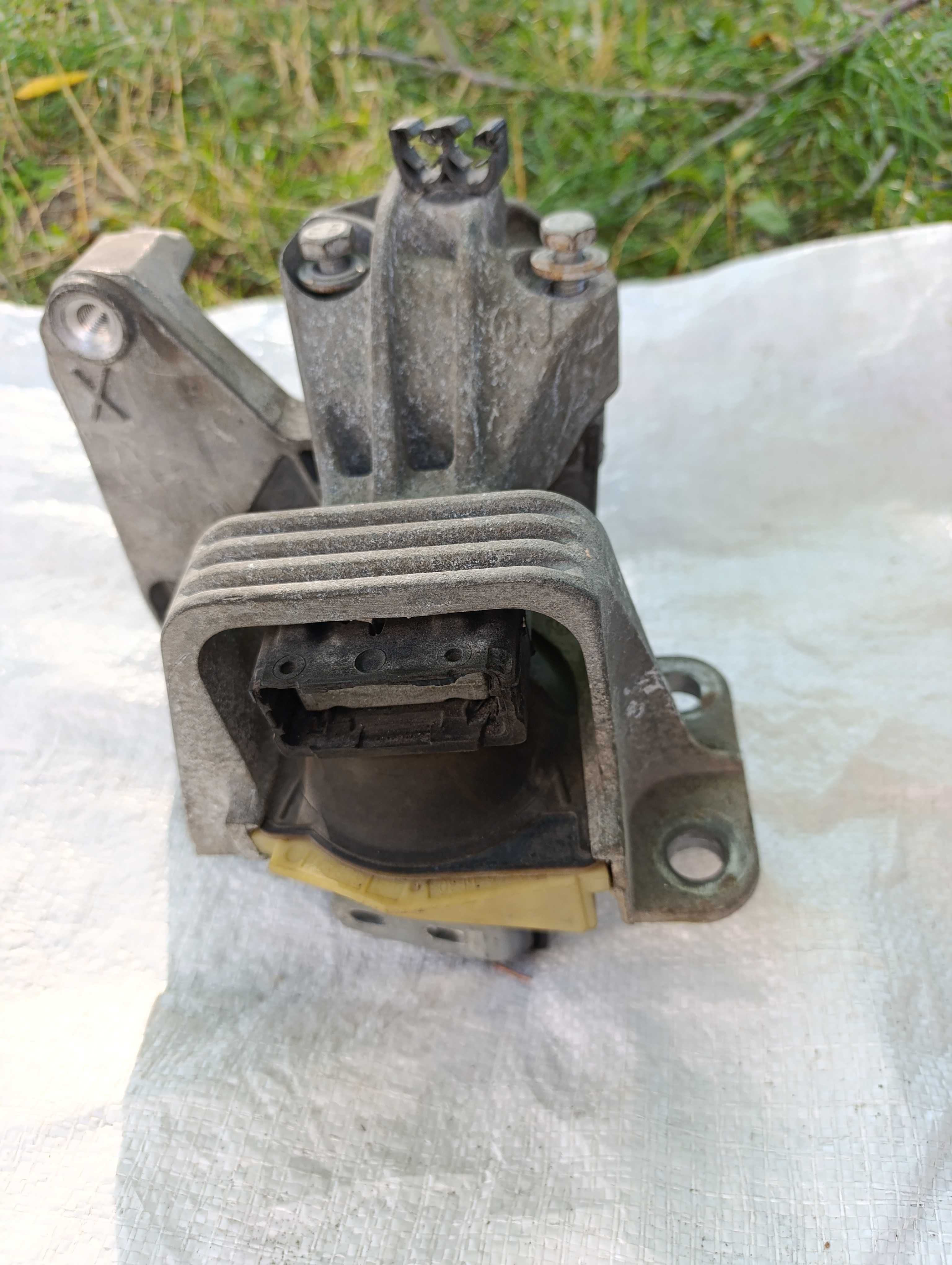 Подушки двигуна та КПП Renault Megane 3, К9К837