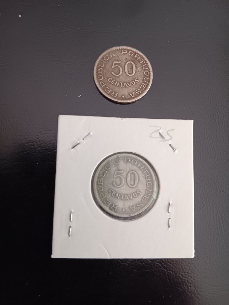 Moedas de 50 centavos Alpaca de Angola.