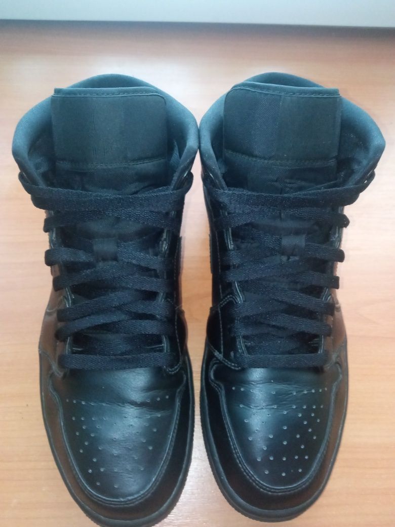 Кроссовки Jordan 1 Mid Triple Black