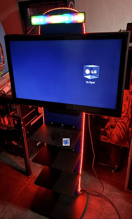 Telewizor 37” LG z stojakiem pod konsole Retro + okablowanie