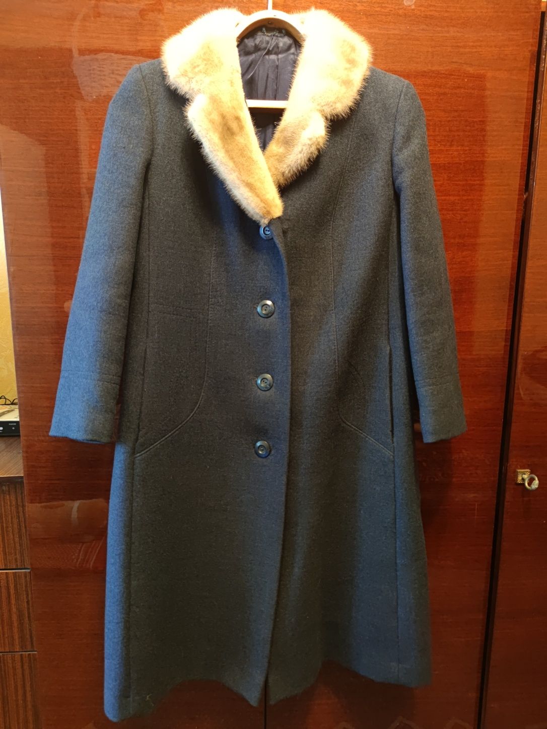 Жіноче пальто, з натуральним хутром | Женское пальто