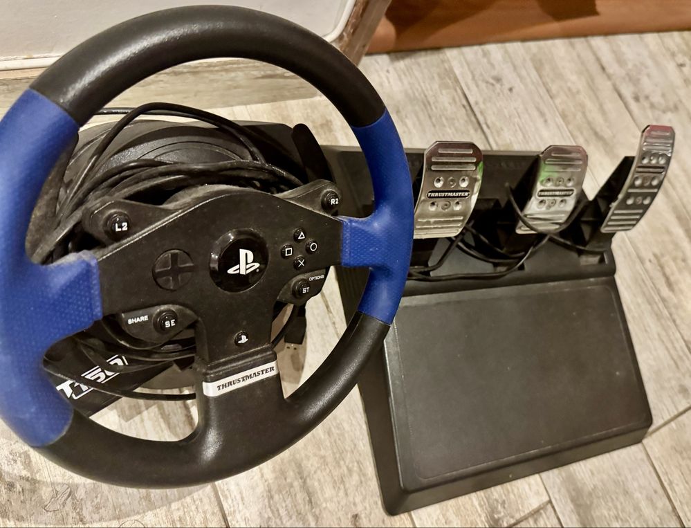 Kit volante+pedais Trustmaster