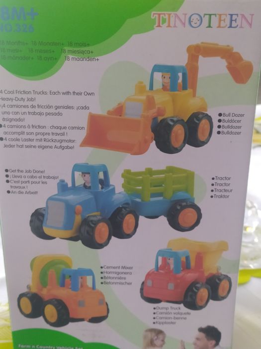 Zestaw plastikowych autem budowlanych