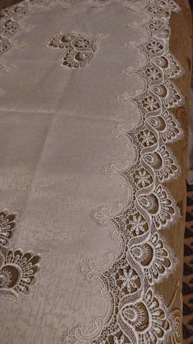 Bieżnik z gipiurowym obszyciem z materialu plamoodpornego