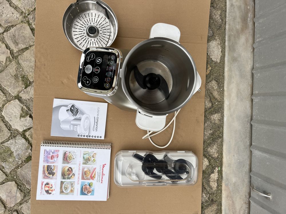 Moulinex cuisine companion com todos os acessorios e livro de receitas