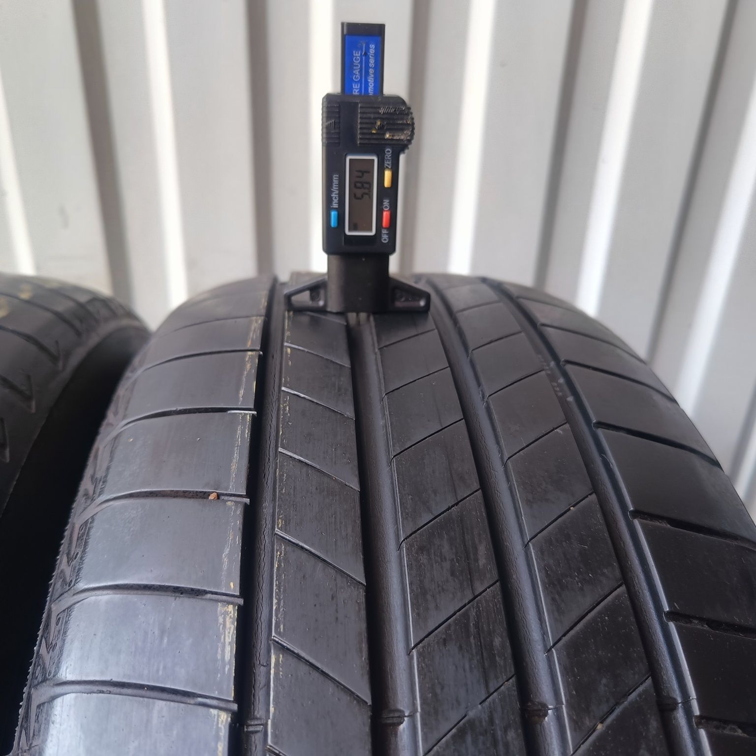 Dwie opony Bridgestone Turanza t005 235/55 R17