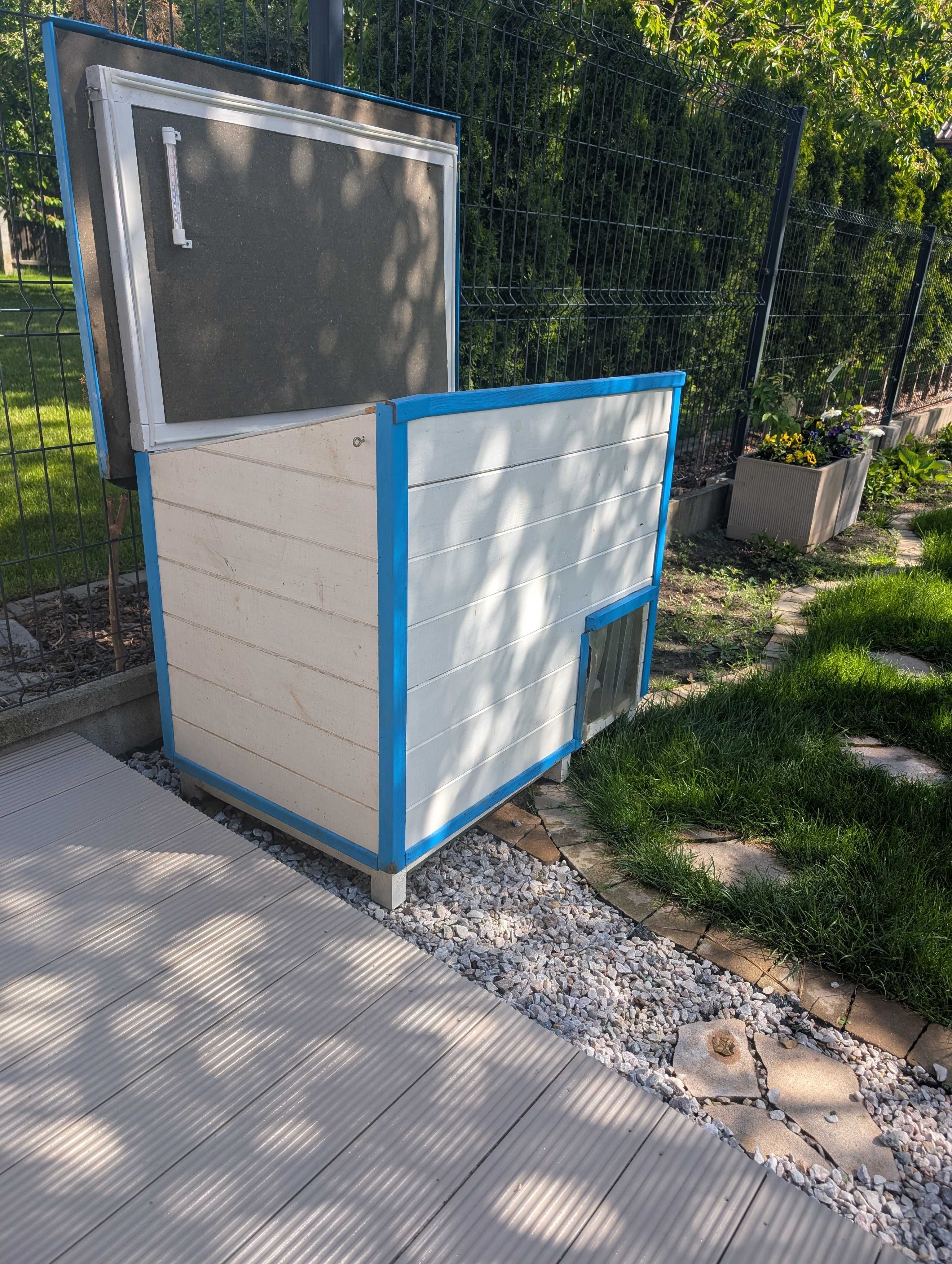 Buda dla psa z otwieraną klapą