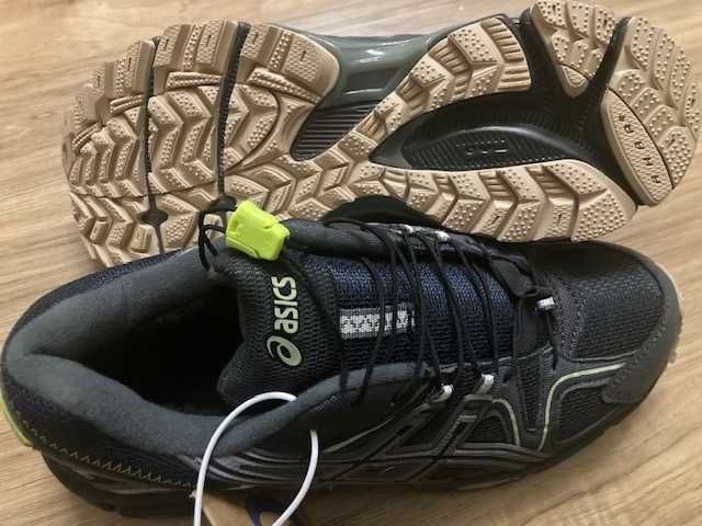 зимние кроссовки Асикс  на 39 размер