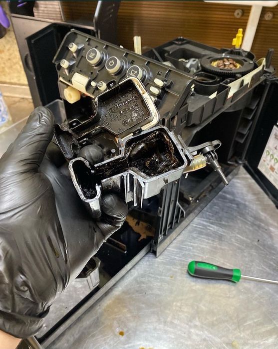 Сервисное обслуживание кофеварки Saeco Phedra, Delonghi, Philips