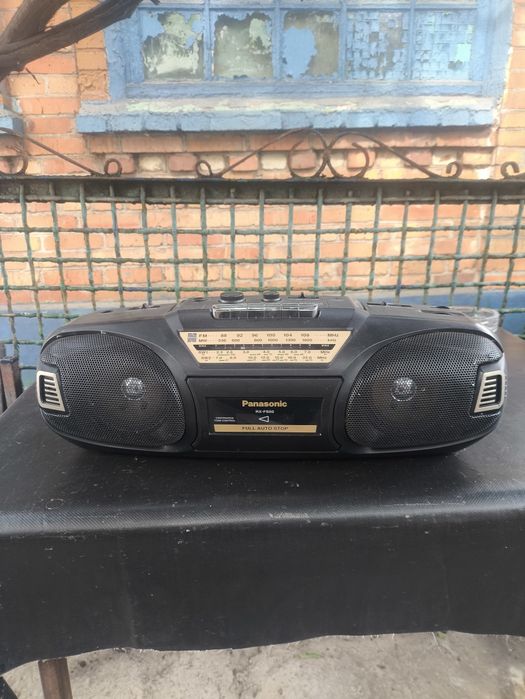 Магнітофон Panasonik зі вмонтованим блютуз