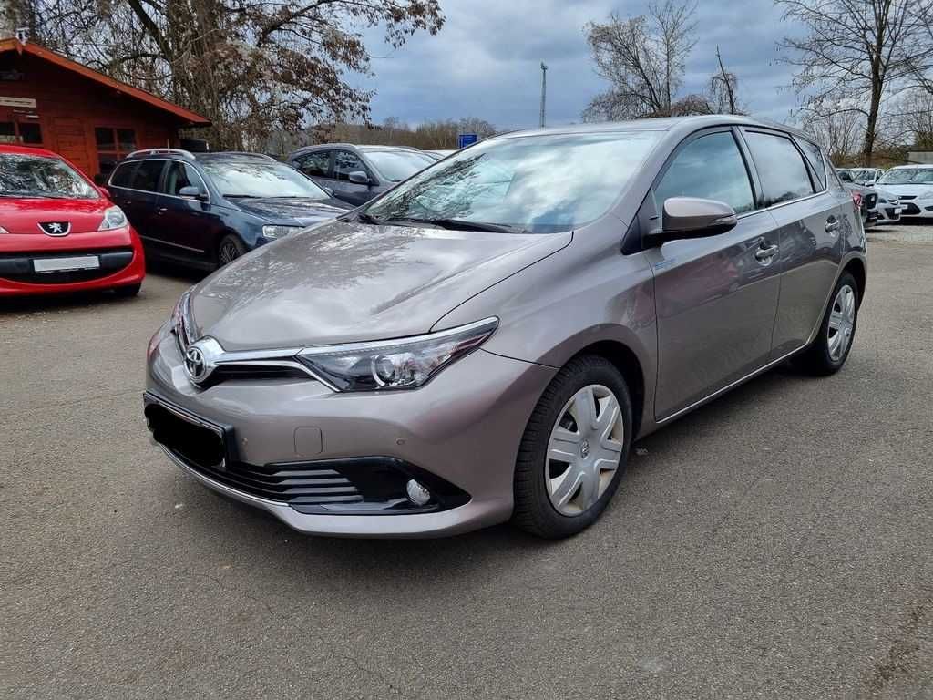 Бампер передній Toyota Auris E18 запчастини, разборка Тойота Ауріс Е18