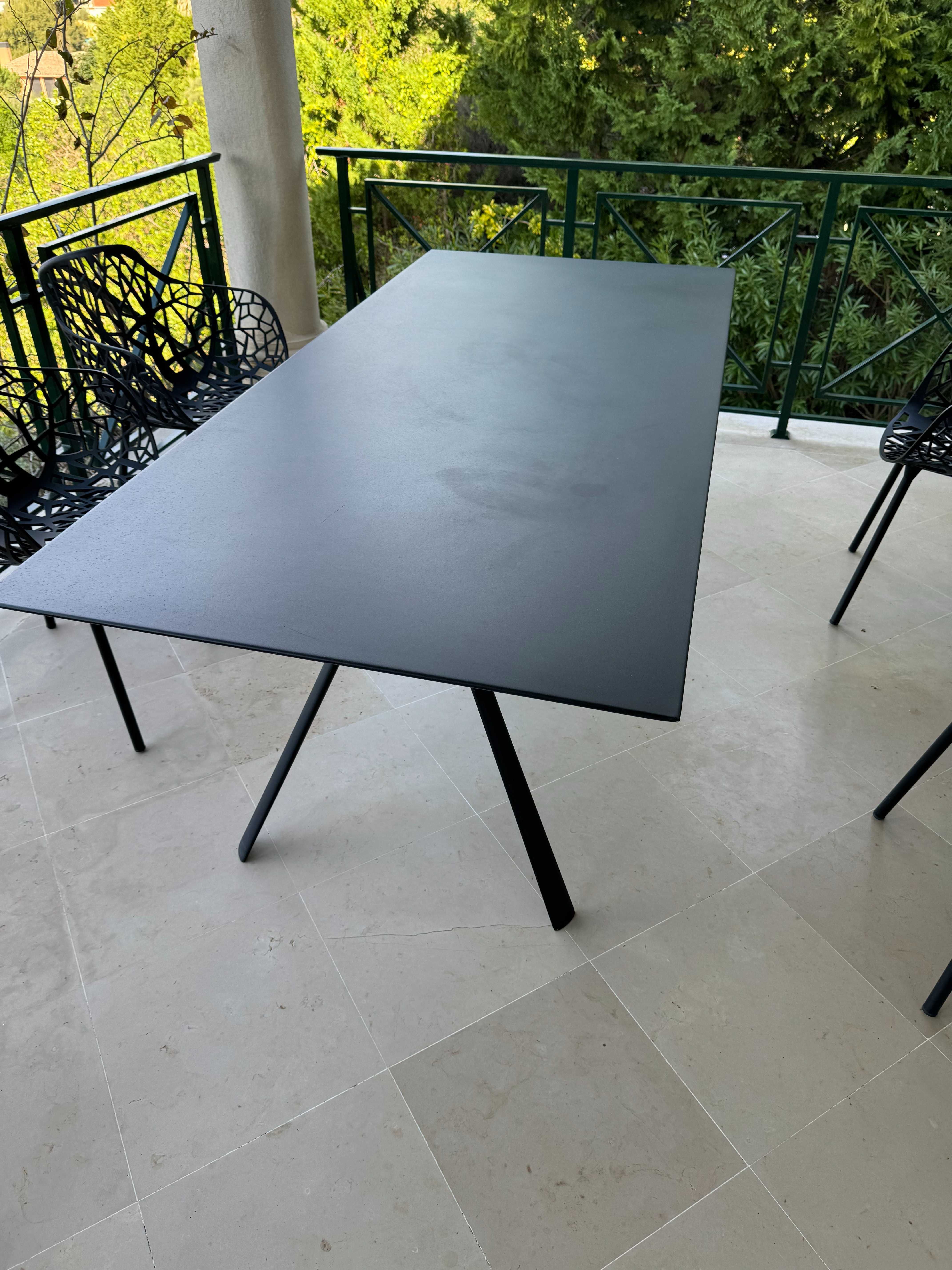 Mesa Italiana Fast Radice Quadra Preta Interior e Exterior. Perfeita