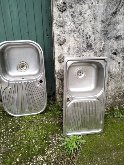 Lava loiças de uma pia