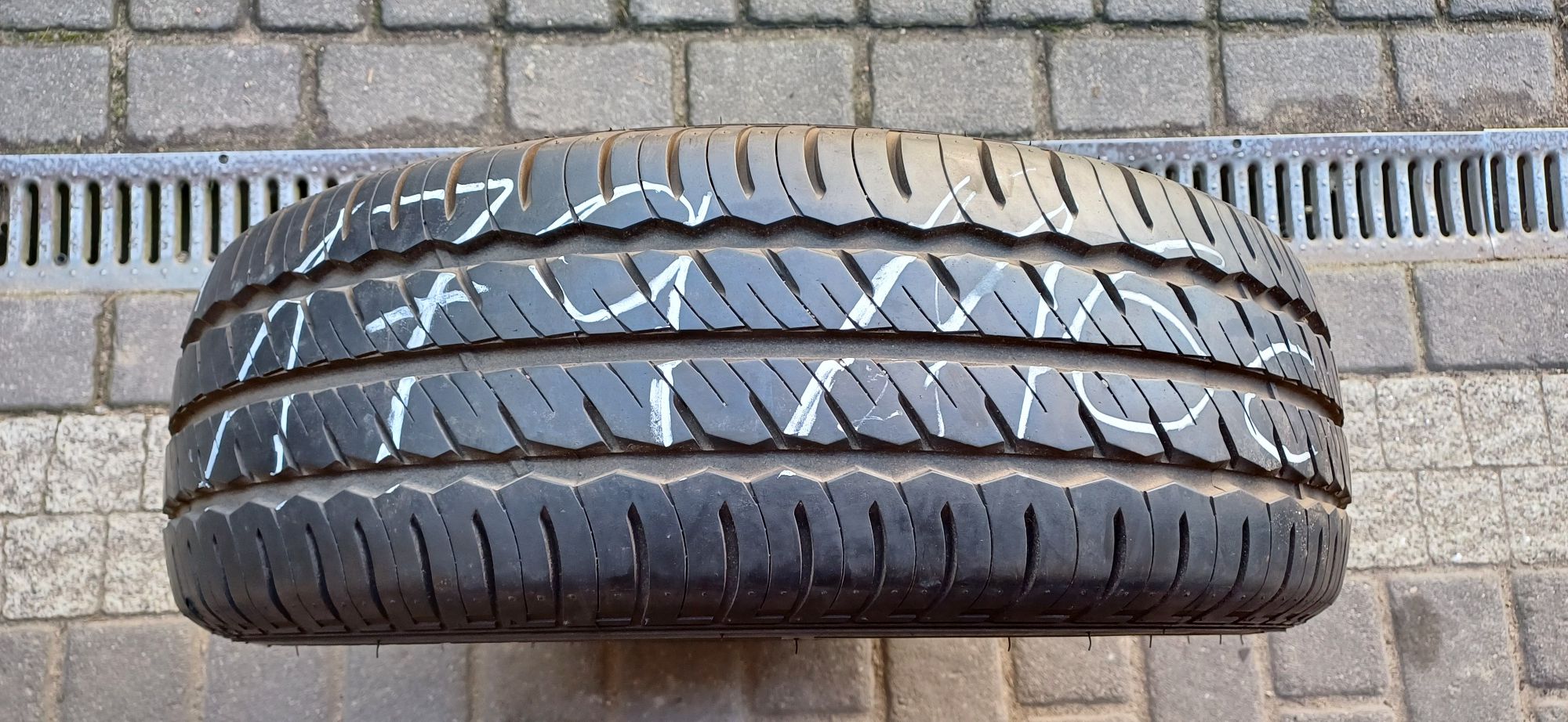 LAUFEN 215/65R16C 109/107T , pojedyńcza opona letnia wzmacniana.