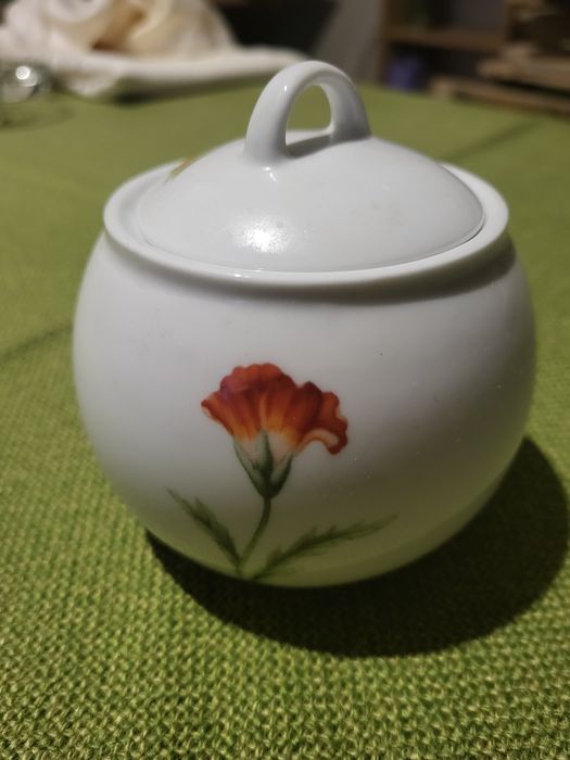 Urocza, porcelanowa cukierniczka  z makami Cza Cult