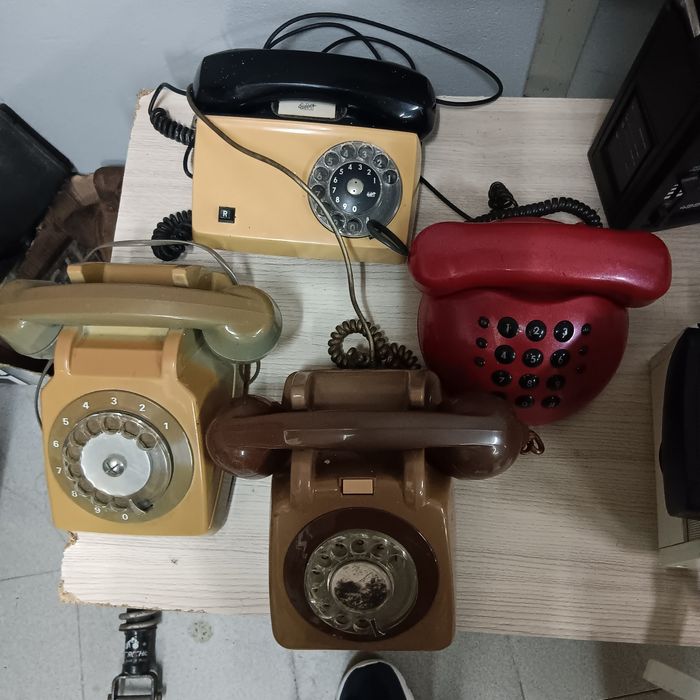 4 telefones antigos
