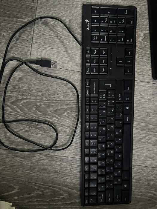 Монитор с клавиатурой