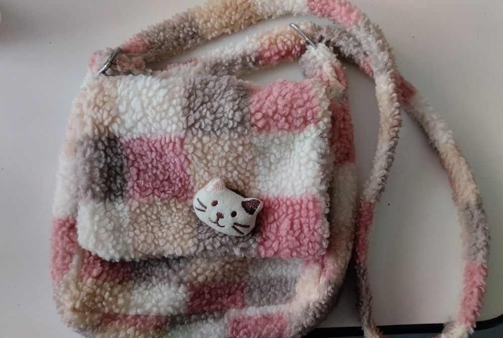 Плюшевая сумка через плечо