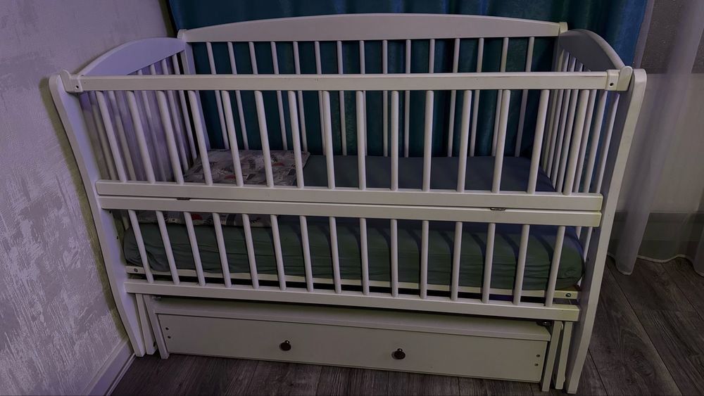 Дитяче ліжечко з матрасом