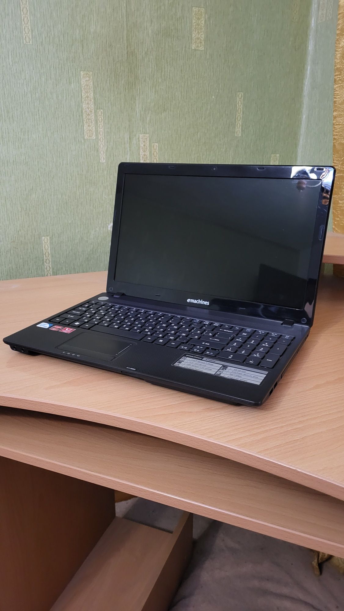 Ноутбук Acer Emachines Core I5, SSD + HDD, 8Gb ОЗУ