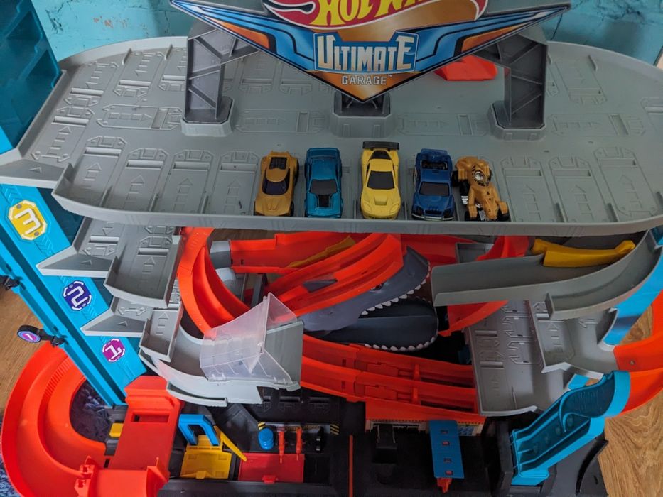 Хот Вилс Ультимейт гараж с Акулой Hot Wheels City Ultimate Garage хот