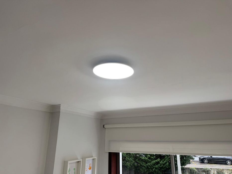 Candeeiro de teto LED