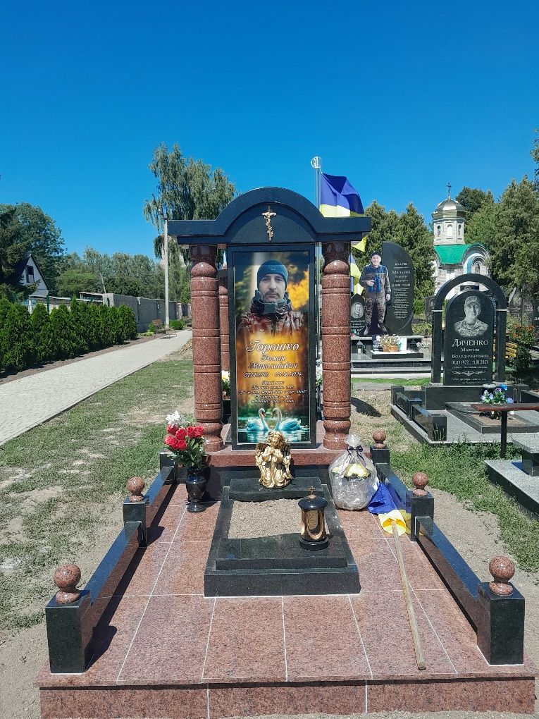 Пам'ятники Тальне, Вибір,Якість,Повага "